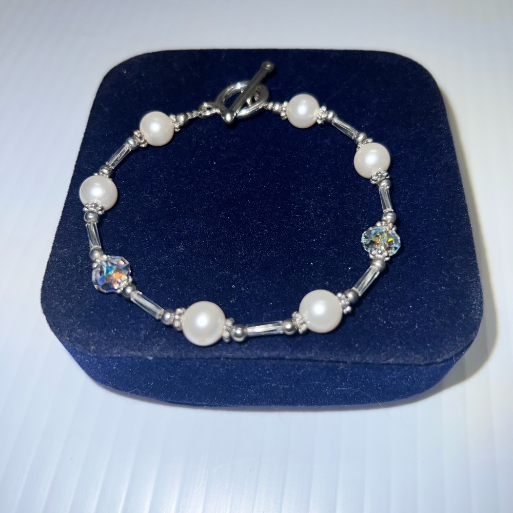 Elegant Silver and Pearl Bracelet